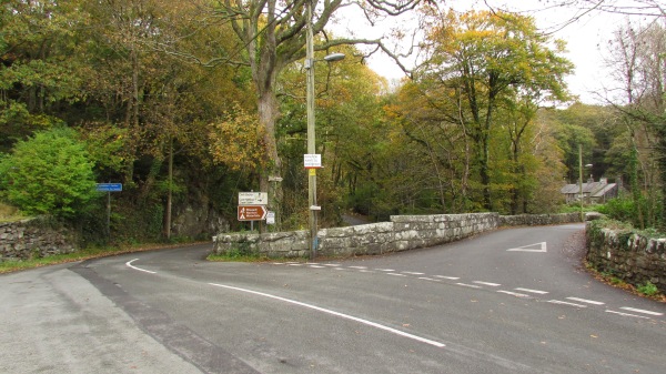The crossroads for Cwm Bychan and Cwm Nantcol
